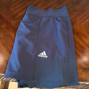 Women’s athletic/golf skirt. Excellent condition